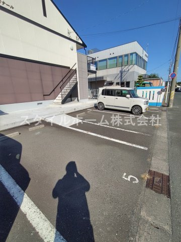 メゾンボナールの駐車場