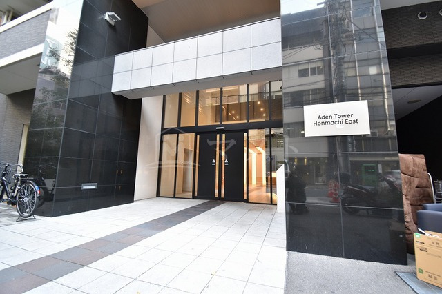 大阪市中央区南久宝寺町１丁目の賃貸マンションのエントランス