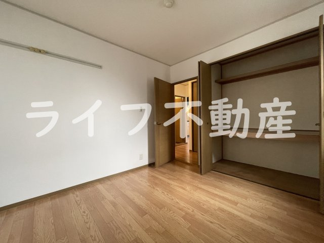 コンフォートＫ’sの居間・リビング|こちらの居間で趣味の時間をお楽しみください