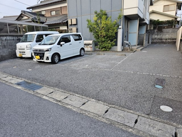 アドレス池ノ内の駐車場