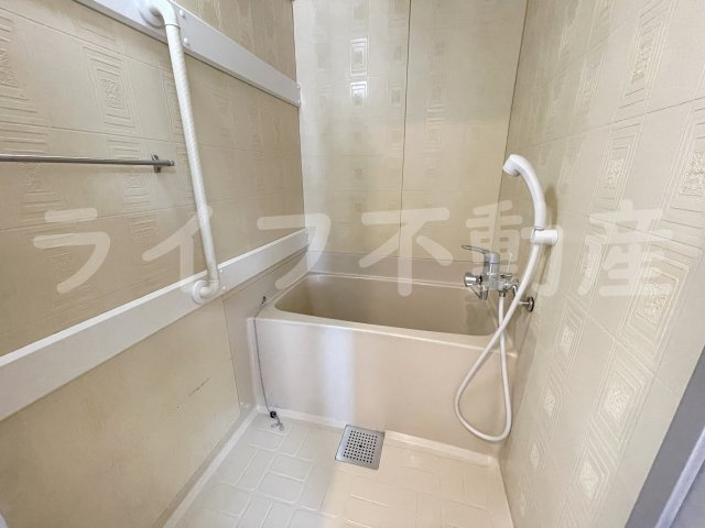 第一高山ハイツの浴室