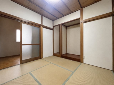【和室】 | ◆川崎区昭和2丁目　中古戸建◆ | ◆柔らかい陽光が差し込む明るいお部屋を演出する設計。彩光の取れる窓が気持ちの良いお部屋を創り上げます。　※AIで加工しております。