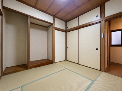 【和室】 | ◆川崎区昭和2丁目　中古戸建◆ | ◆子どものスタディ空間として、あるいは書斎やホビールームとして生活スタイルに合わせて使えるプライベートルーム。居心地のいい落ち着いたインテリアが似合います。　※AIで加工しております。