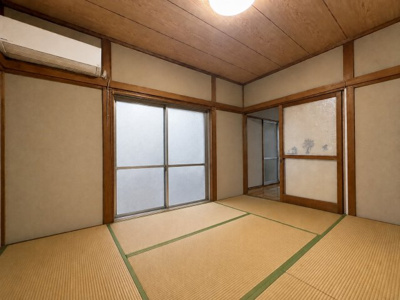 【和室】 | ◆川崎区昭和2丁目　中古戸建◆ | ◆気持ちの良い風が室内へ入り込む居室。家具を配置しても広々ご利用いただけます！！　※AIで加工しております。　※AIで加工しております。