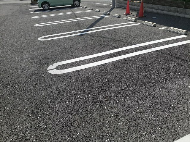 ウィステリア　Ｂの駐車場|車をお持ちの方に嬉しい駐車場付きの物件です