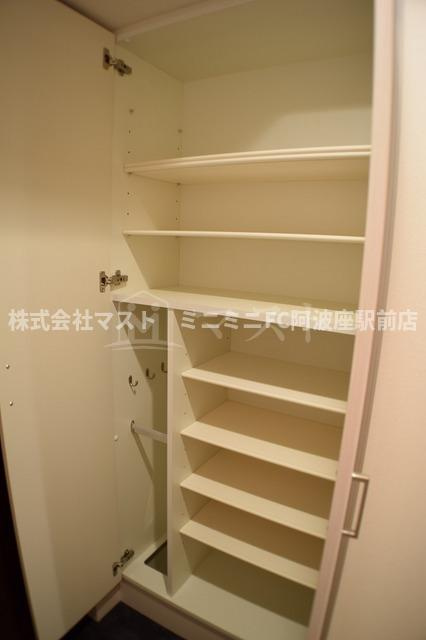 プレサンス北堀江の収納