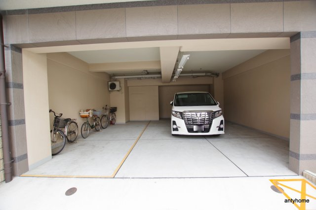 マルセイ玉川マンションの駐車場