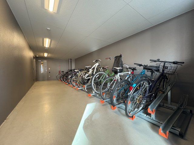 プレサンスロジェ金山駅前の駐輪場|駐輪場
（146台の駐車スペース）