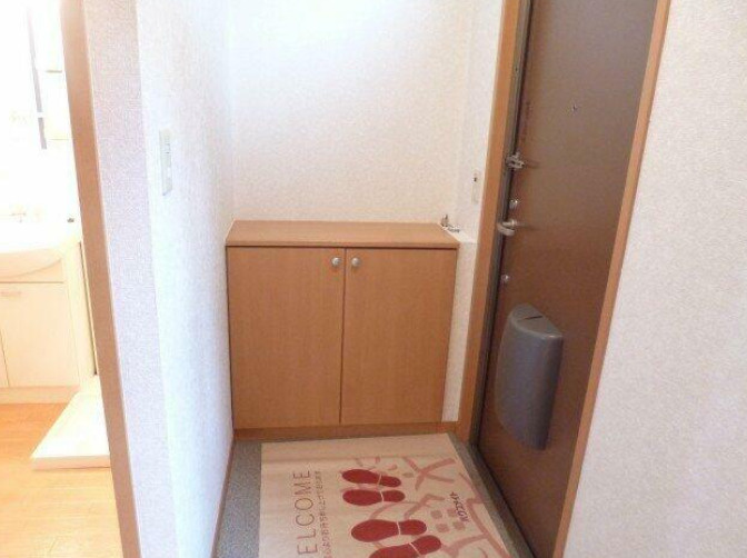 ヴィラ・クローバーの玄関