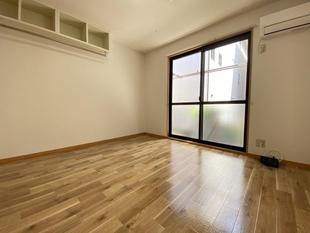 床色が落ち着いた色合いで綺麗です♪