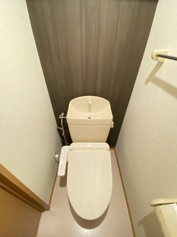 コンパクトで使いやすいトイレです♪