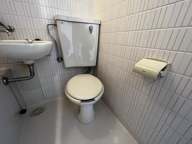 浴室内にトイレがあります☆
