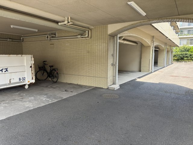 ペリエ新松戸の駐車場