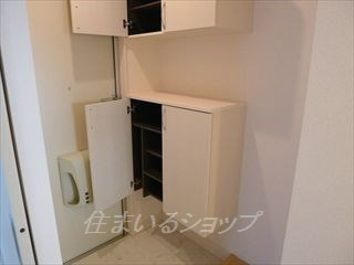 Ｓｅｐｉａ　Ｐａｌａｃｅ砂屋敷の玄関|シューズボックス