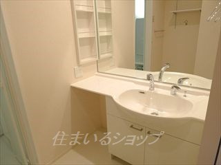 Ｓｅｐｉａ　Ｐａｌａｃｅ砂屋敷の洗面所|大型ミラー付きシャンプードレッサー