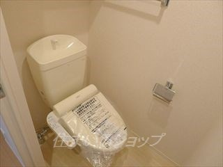 Ｓｅｐｉａ　Ｐａｌａｃｅ砂屋敷のトイレ|ウォシュレット・収納棚あり