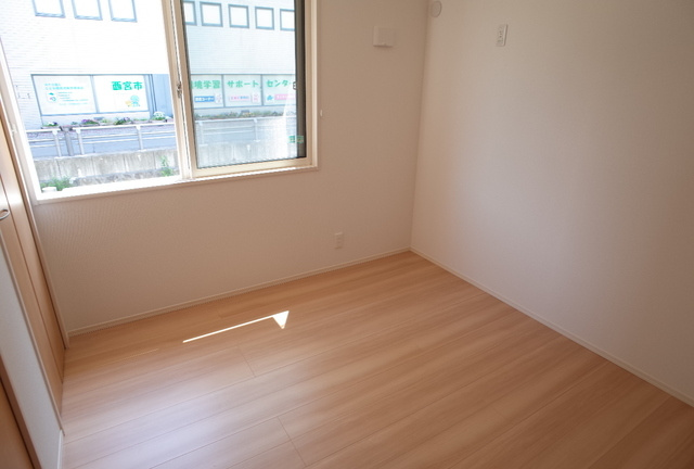 西宮市北昭和町のアパートの居間・リビング