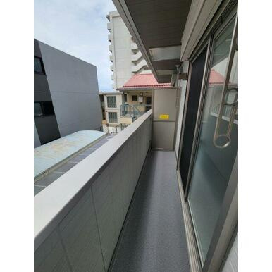 西宮市中殿町のアパートのバルコニー