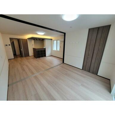 西宮市中殿町のアパートの居間・リビング