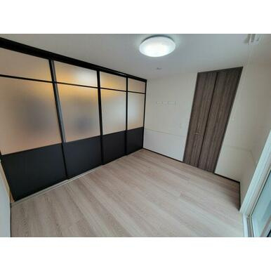 西宮市中殿町のアパートの居間・リビング
