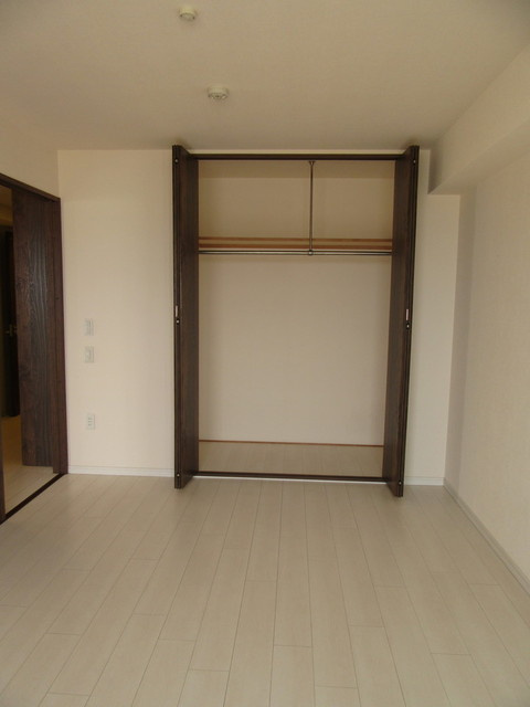 西宮市両度町の賃貸マンションの居間・リビング