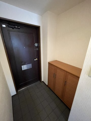 西宮市二見町の賃貸マンションの玄関