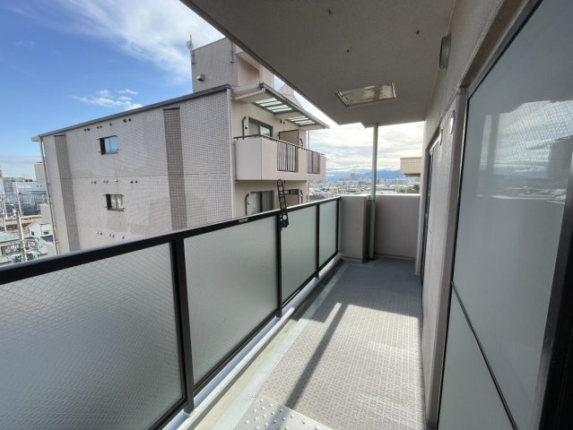 西宮市二見町の賃貸マンションのバルコニー