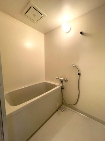 西宮市二見町の賃貸マンションの浴室