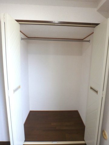 西宮市鳴尾町１丁目の賃貸マンションの収納