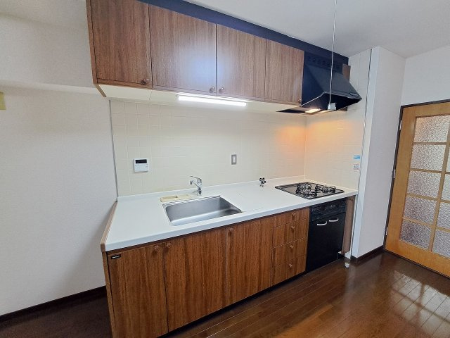 西宮市鳴尾町１丁目の賃貸マンションのキッチン