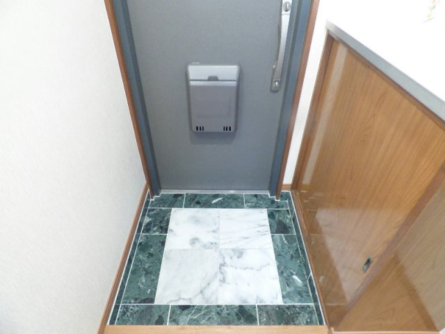 マンション富士の玄関