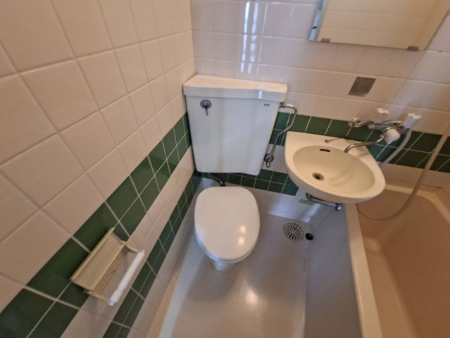 芦屋市船戸町の賃貸マンションのトイレ