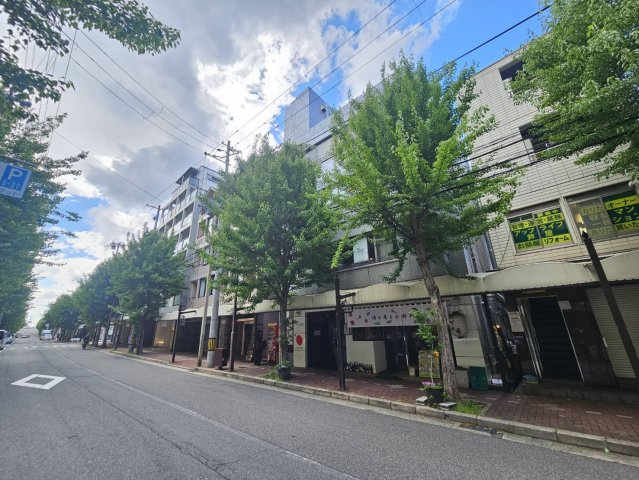 芦屋市船戸町の賃貸マンションの外観
