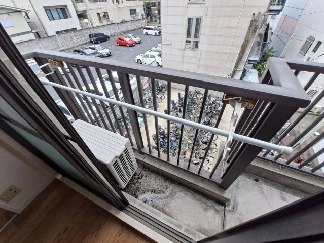 芦屋市船戸町の賃貸マンションのバルコニー