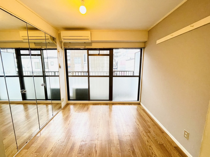 芦屋市船戸町の賃貸マンションの居間・リビング