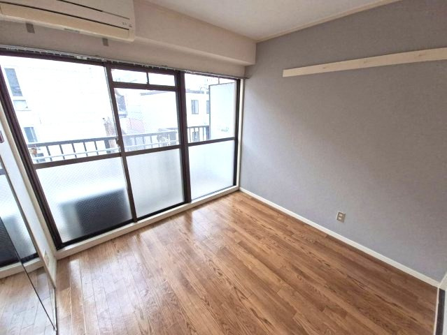 芦屋市船戸町の賃貸マンションの居間・リビング