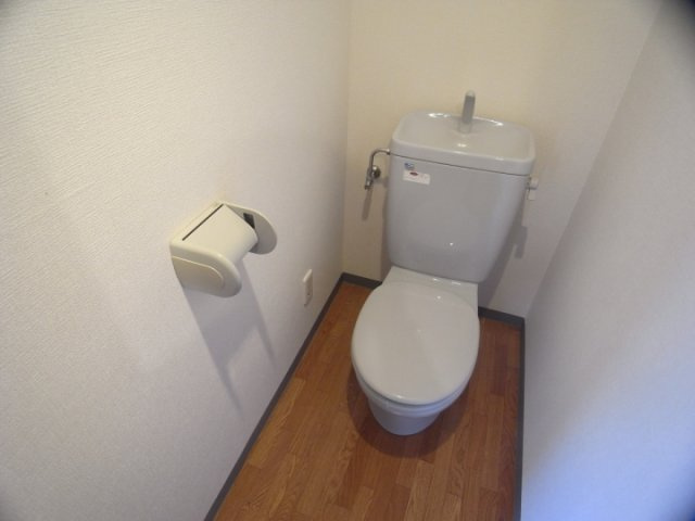 神戸市中央区八雲通５丁目の賃貸マンションのトイレ