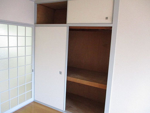神戸市東灘区田中町４丁目の賃貸マンションの収納