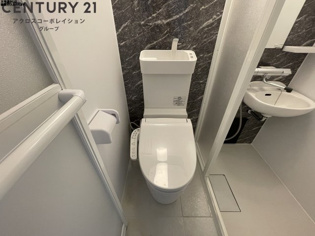 温水洗浄便座付きのトイレです♪