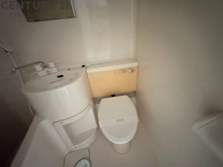 浴室内にトイレがあります☆