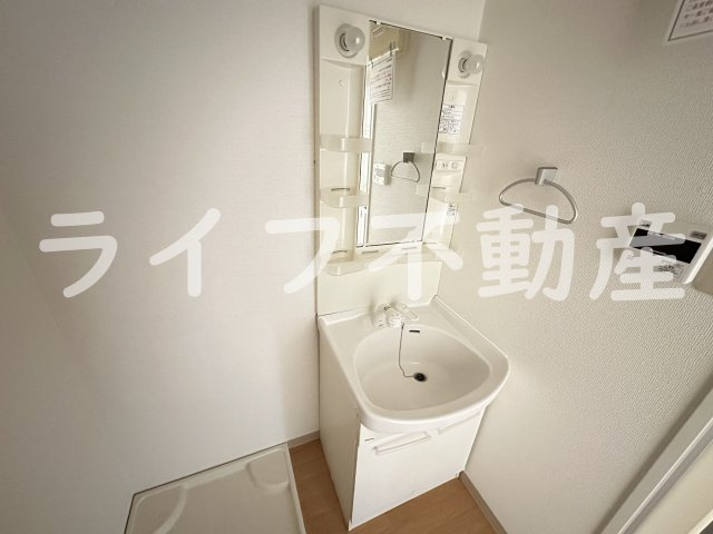 パトラYの独立洗面台|独立洗面台、小物を置くことができて便利です