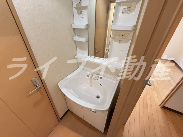 サンフィエルト吉田の独立洗面台|独立洗面台、小物を置くことができて便利です
