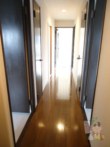 サーパス藤原西町の玄関