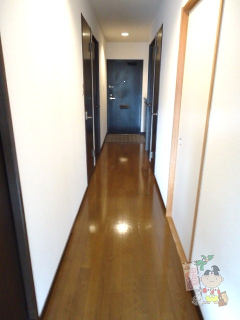 サーパス藤原西町の玄関