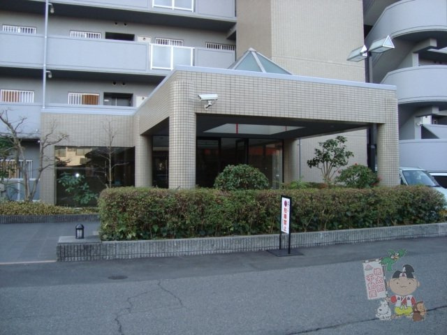 サーパス藤原西町のエントランス