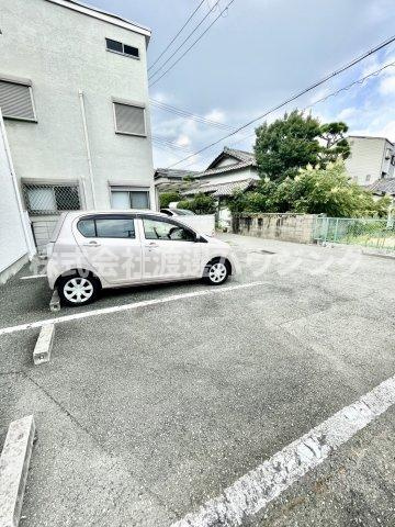 ミーテ江坂の駐車場