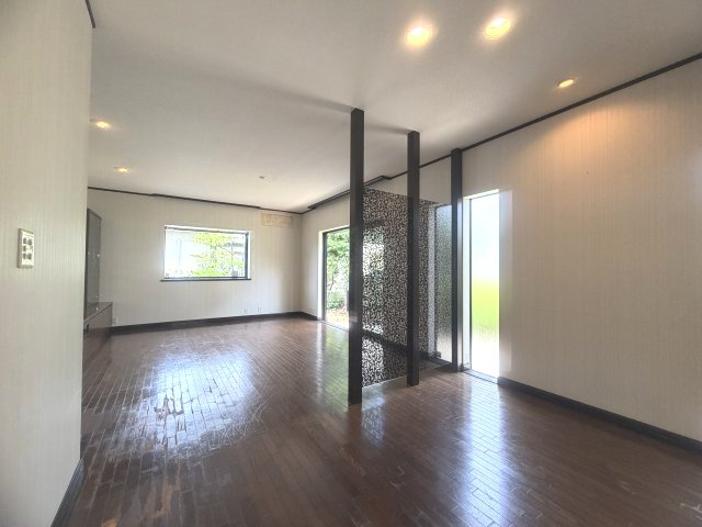 神戸市西区春日台2丁目戸建の居間・リビング