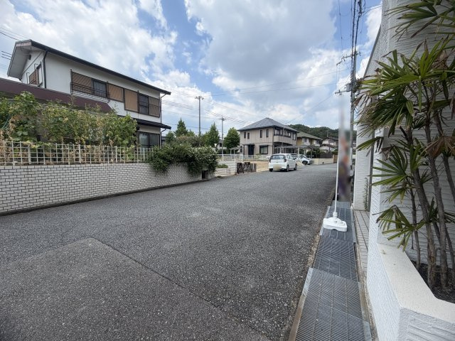 神戸市西区春日台2丁目戸建の前面道路含む現地写真
