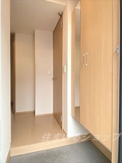 クレエルＫ　Ｃ棟の玄関|ミラー付き大型シューズボックス