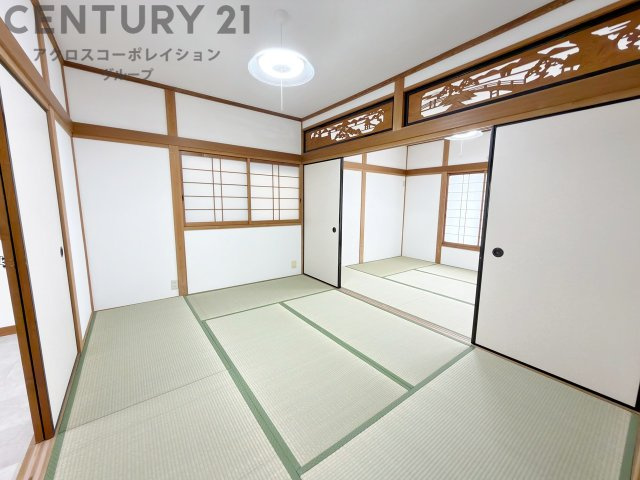 寝室…リラックスできるプライベート空間で、快適な睡眠をサポート。個人の好みに合わせたインテリアや寝具で心地良さを追求。プライベートな時間を過ごし、リフレッシュする場所におすすめです。